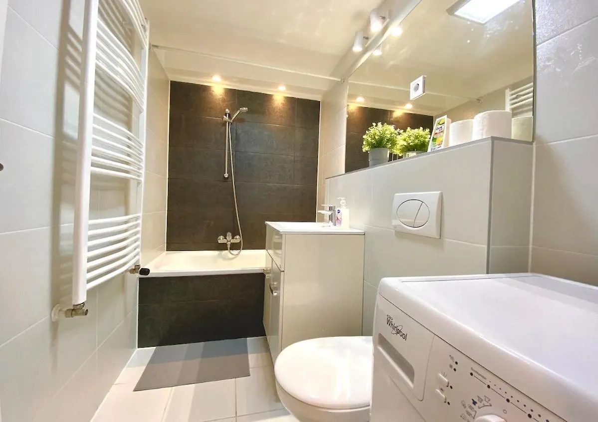 בודפשט Cozy 3-Bedroom Home In The Center דירה